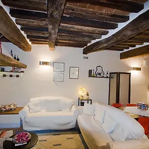 https://vicolo-delloste.it-tuscanyhotel.com